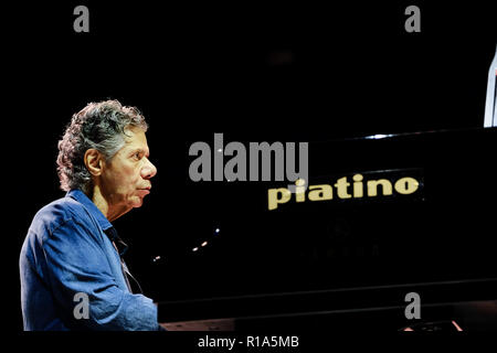 Torino, Italien. 09 Nov, 2018. Chick Corea spielt auf der Bühne OGR Jazz Music Club, Turin. Credit: Bruno Brizzi/Pacific Press/Alamy leben Nachrichten Stockfoto