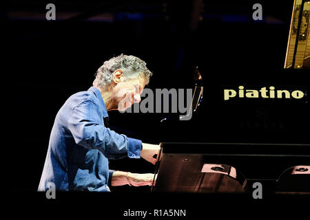 Torino, Italien. 09 Nov, 2018. Chick Corea spielt auf der Bühne OGR Jazz Music Club, Turin. Credit: Bruno Brizzi/Pacific Press/Alamy leben Nachrichten Stockfoto