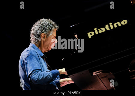 Torino, Italien. 09 Nov, 2018. Chick Corea spielt auf der Bühne OGR Jazz Music Club, Turin. Credit: Bruno Brizzi/Pacific Press/Alamy leben Nachrichten Stockfoto