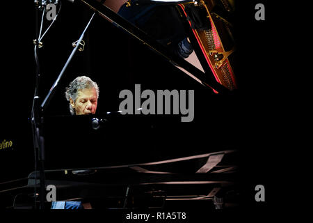 Torino, Italien. 09 Nov, 2018. Chick Corea spielt auf der Bühne OGR Jazz Music Club, Turin. Credit: Bruno Brizzi/Pacific Press/Alamy leben Nachrichten Stockfoto