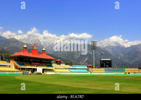 Ikonisches Dharamshala Cricket Stadium, Himachal Pradesh Stockfoto