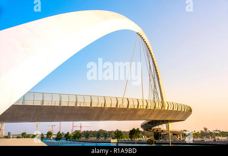 Dubai Wasser Kanalbrücke, Neue Attraktion von Dubai Stadt moderne Architektur Design Stockfoto