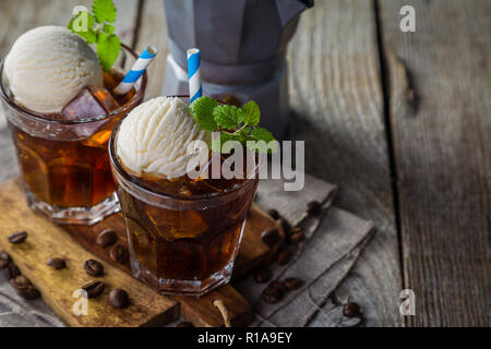 Eis Kaffee mit Vanilleeis Stockfoto