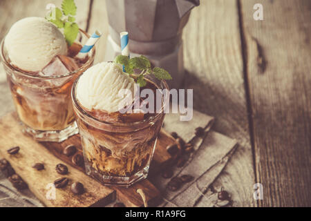 Eis Kaffee mit Vanilleeis Stockfoto