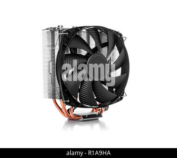 Kühler Lüfter des Computers auf einem weißen Hintergrund. Stockfoto