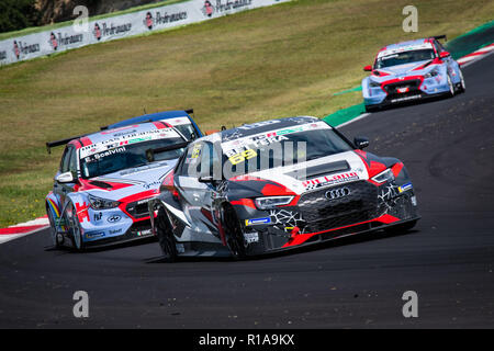 Vallelunga, Rom, Italien, 16. September 2018, ACI-racing Wochenende. Vorderansicht volle Länge des Audi RS3 Tourenwagen in Aktion an der Umdrehung während des Rennens Stockfoto