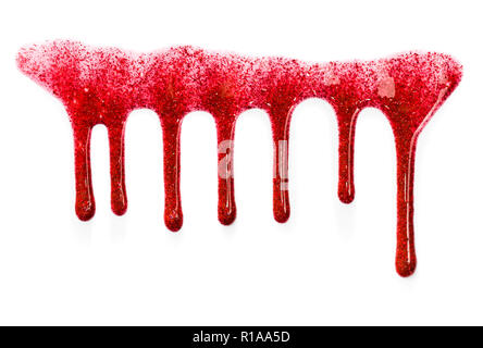 Fließende Tropfen rot Lip Gloss mit Glitter. Auf weissem Hintergrund. Stockfoto
