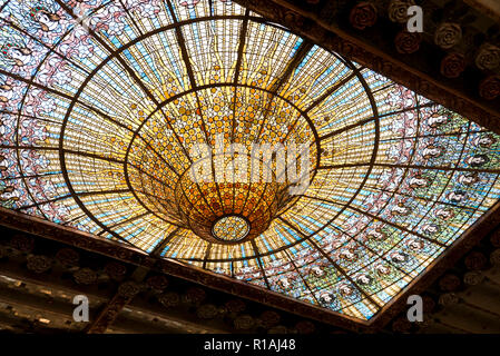 Glasmalerei Oberlicht in Palau De La Musica, Barcelona, Spanien Stockfoto