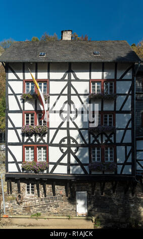 Malerischen Fachwerkhaus in der Altstadt von Monschau, Aachen, Deutschland Stockfoto