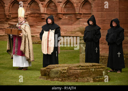 Re-enactment der Unterzeichnung des 1320 Erklärung von Arbroath, Arbroath Abbey, Angus, Schottland. Stockfoto