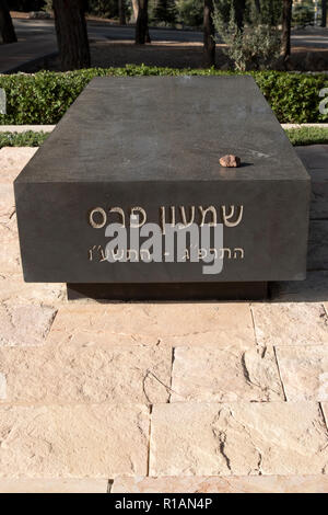 Der Grabstein von SHOMON PERES, der ehemalige israelische Ministerpräsident, Präsident und Politiker. Im Mount Herzl National Cemetery in Jerusalem, Israel. Stockfoto