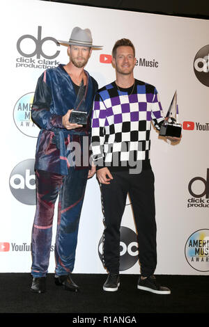 2018 American Music Awards Presse auf der Microsoft Theater am 9. Oktober 2018 in Los Angeles, CA Mit: Brian Kelley, Tyler Hubbard Wo: Los Angeles, Kalifornien, Vereinigte Staaten, wenn: 10 Okt 2018 Credit: Nicky Nelson/WENN.com Stockfoto