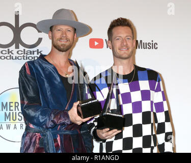 2018 American Music Awards Presse auf der Microsoft Theater am 9. Oktober 2018 in Los Angeles, CA Mit: Brian Kelley, Tyler Hubbard Wo: Los Angeles, Kalifornien, Vereinigte Staaten, wenn: 10 Okt 2018 Credit: Nicky Nelson/WENN.com Stockfoto