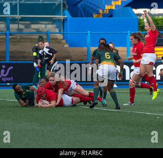 Wales Kapitän Carys Phillips Kerben versuchen während Wales Frauen v Südafrika Frauen Wales win19-5 Herbst internationals in Cardiff Arms Park Cardiff Einheit Stockfoto