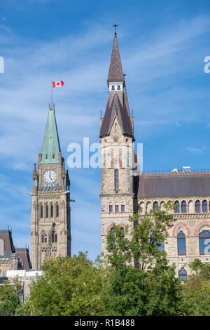 Glockenturm und West Block Tower, kanadische Parlament Gebäude, Ottawa, Kanada Stockfoto