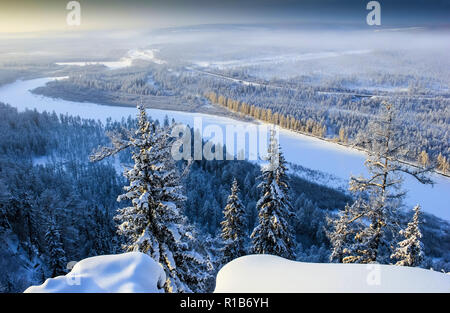 River Valley im Süden Jakutien Chulman winter Stockfoto