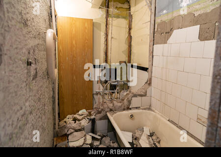 Altes Bad Abriss vor der Renovierung Stockfoto