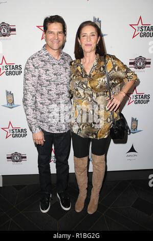 HOLLYWOOD, CA - 10. NOVEMBER: Chris Ciaffa, Mimi Rogers, bei Helden für Helden: Polizei von Los Angeles Memorial Foundation Celebrity Poker Turnier bei Avalon Hollywood, Kalifornien am 10. November 2018. Credit: Faye Sadou/MediaPunch Stockfoto