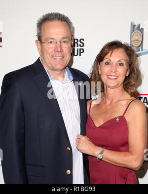 Hollywood, Ca. 10 Nov, 2018. LAPD-Chef Michel Moore, Cindy Moore, an Helden für Helden: Polizei von Los Angeles Memorial Foundation Celebrity Poker Turnier bei Avalon Hollywood, Kalifornien am 10. November 2018. Credit: Faye Sadou/Medien Punch/Alamy leben Nachrichten Stockfoto