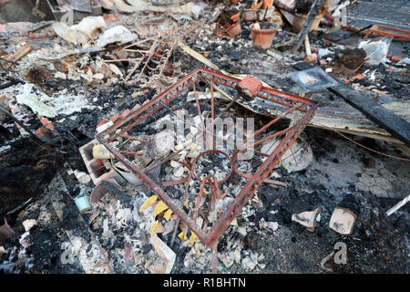 Malibu. 10 Nov, 2018. Foto an November 10, 2018 zeigt, bleibt der Bau durch Feuer in Malibu, Kalifornien, in den Vereinigten Staaten vernichtet. Credit: Li Ying/Xinhua/Alamy leben Nachrichten Stockfoto