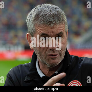 Düsseldorf, Deutschland 10. November 2018, Bundesliga Spieltag 11, Fortuna Düsseldorf vs Hertha BSC Berlin: Manager Friedhelm Funkel (F95) schaut. Credit: Jürgen Schwarz/Alamy leben Nachrichten Stockfoto