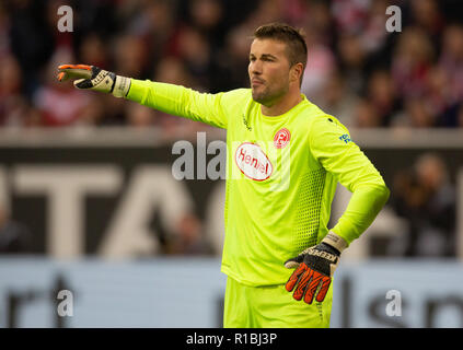 Düsseldorf, Deutschland 10. November 2018, Bundesliga Spieltag 11, Fortuna Düsseldorf vs Hertha BSC Berlin: Torhüter Michael Rensing (F95) Gesten. Credit: Jürgen Schwarz/Alamy leben Nachrichten Stockfoto