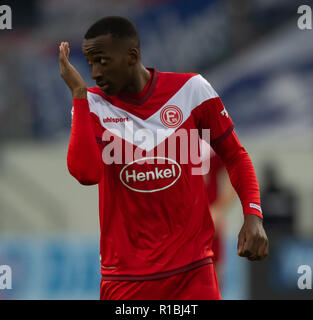 Düsseldorf, Deutschland 10. November 2018, Bundesliga Spieltag 11, Fortuna Düsseldorf vs Hertha BSC Berlin: Dodi Lukebakio (F95) schaut. Credit: Jürgen Schwarz/Alamy leben Nachrichten Stockfoto