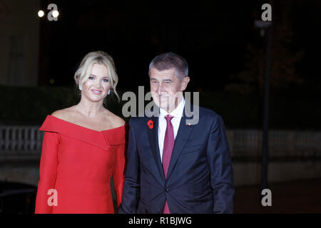 Paris, Frankreich. 10 Nov, 2018. Ankunft der Ministerpräsident der Tschechischen Republik Andrej Babis mit seiner Frau Monika Babisova für Abendessen in Anwesenheit der Staats-, Regierungs- und internationalen Führer der Organisation während der internationalen Gedenken an das hundertjährige Jubiläum des 1918 Waffenstillstand am Musée d'Orsay in Paris am 10. November 2018 in Paris, Frankreich. Quelle: Bernard Menigault/Alamy leben Nachrichten Stockfoto