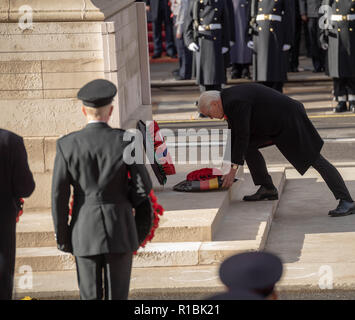 London, Großbritannien, 11. November 2018 den Nationalen Dienst der Erinnerung an das Ehrenmal London auf das Gedenken Sonntag in Anwesenheit von der Königin, die Prime Minster, Theresa May, ehemaliger Premierminister, Senior Minister und Vertreter der Commenwealth er den Präsidenten der Bundesrepublik Deutschland, Frank-Walter Steinmeier, legen einen Kranz Credit Ian Davidson/Alamy leben Nachrichten Stockfoto