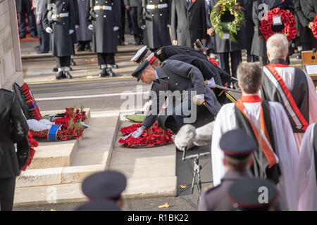 London, Großbritannien, 11. November 2018 den Nationalen Dienst der Erinnerung an das Ehrenmal London auf das Gedenken Sonntag in Anwesenheit von der Königin, die Prime Minster, Theresa May, ehemaliger Premierminister, Senior Minister und Vertreter der Commenwealth der Credit Ian Davidson/Alamy leben Nachrichten Stockfoto