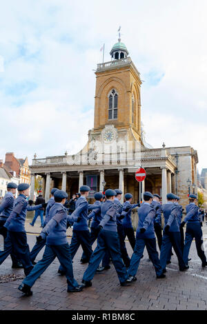 Northampton, Großbritannien. 11 Nov, 2018. Erinnerung Sonntag Parade in Northampton All Saints' Church, Northampton Credit: PATRICK ANTHONISZ/Alamy leben Nachrichten Stockfoto