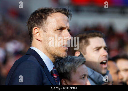 Rotherham, Yorkshire, UK. 11. Nov 2018. Rotherham, South Yorkshire, UK. 11. Nov 2018. England Manager Phil Neville vor dem Internationalen Freundschaftsspiel zwischen England und Schweden Frauen Frauen in New York Stadion am 11. November 2018 in Rotherham, South Yorkshire, England. (Foto von Daniel Chesterton/phcimages.com) Credit: PHC Images/Alamy leben Nachrichten Stockfoto