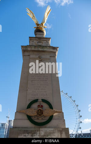 London, Großbritannien, 11. November 2018: Die RAF Denkmal auf der Themse im Whitehall in London auf das Gedenken Sonntag Kreditkarten: Auf Sicht Fotografische/Alamy leben Nachrichten Stockfoto