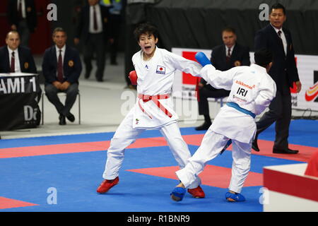 Madrid, Spanien. 9 Nov, 2018. Natsumi Kawamura (JPN) Karate: Kawamura Kampf um die Iran team-player Beim Kumite team Female 3. Runde in der 'WKF 24 Karate Weltmeisterschaft Madrid 2018' an der WiZink Zentrum in Madrid, Spanien. Credit: mutsu Kawamori/LBA/Alamy leben Nachrichten Stockfoto