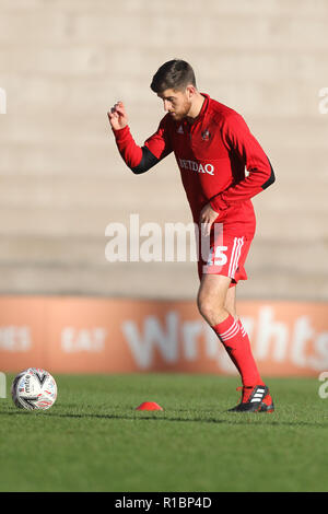 Burslem, Staffordshire, Großbritannien. 11. Nov 2018. Sunderland defender Jack Baldwin (15) Während der ersten Runde des FA Cup Match zwischen Port Vale und Sunderland bei Vale Park, Burslem, England am 11. November 2018. Foto von Jurek Biegus. Nur die redaktionelle Nutzung, eine Lizenz für die gewerbliche Nutzung erforderlich. Keine Verwendung in Wetten, Spiele oder einer einzelnen Verein/Liga/player Publikationen. Credit: UK Sport Pics Ltd/Alamy leben Nachrichten Stockfoto