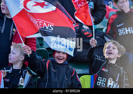London, Großbritannien. 11. Nov 2018. London, Großbritannien. 11. Nov 2018. Sarazenen Kinder Unterstützung bei der Premiership Rugby Cup Runde 3 Match zwischen Sarazenen und Worcester Warriors bei Allianz Park am Sonntag, den 11. November 2018. LONDON ENGLAND. (Nur redaktionelle Nutzung, eine Lizenz für die gewerbliche Nutzung erforderlich. Keine Verwendung in Wetten, Spiele oder einer einzelnen Verein/Liga/player Publikationen.) Credit: Taka Wu/Alamy leben Nachrichten Stockfoto