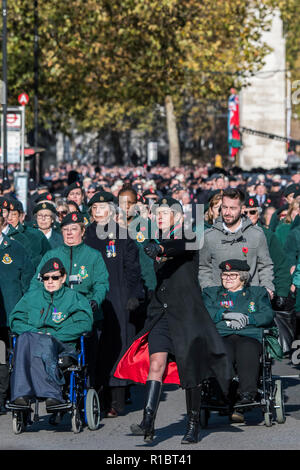 London, Großbritannien. 11. Nov 2018. Erinnerung Sonntag und Armistice Day Gedenkfeiern fallen am gleichen Tag, in Erinnerung an die Gefallenen aller Konflikte, besonders aber den 100. Jahrestag des Endes des Ersten Weltkriegs. Credit: Guy Bell/Alamy leben Nachrichten Stockfoto