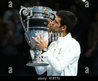 London, Großbritannien. November 11, 2018. Novak Djokovic (SRB) ATP World Tour Nummer 1 während des Tages man Singles Lleyton Hewitt der Nitto ATP World Tour Finals gespielt an der O2-Arena in London am 11. November 2018. Kredit Aktion Foto Sport Foto Credit: Action Sport / alamy Leben Nachrichten Stockfoto