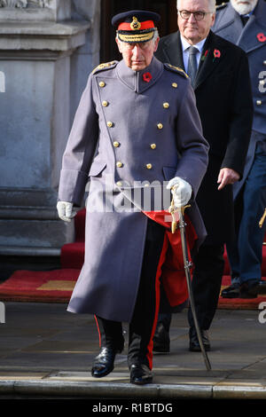 (181111) -- London, November 11, 2018 (Xinhua) - Der britische Prinz Charles, Prinz von Wales, nimmt an den jährlichen Gedenkveranstaltungen zum 100. Jahrestag des Endes des Ersten Weltkriegs in London, Großbritannien an November 11, 2018. Queen Elizabeth II. war am Sonntag Morgen von Tausenden von ehemaligen und aktiven Soldaten verbunden, führende Politiker und Diplomaten in zum 100. Jahrestag des Endes des ersten Weltkrieges auf die jährliche Erinnerung Tag der Parade im Zentrum von London. (Xinhua / Ray Tang) (dh) Stockfoto