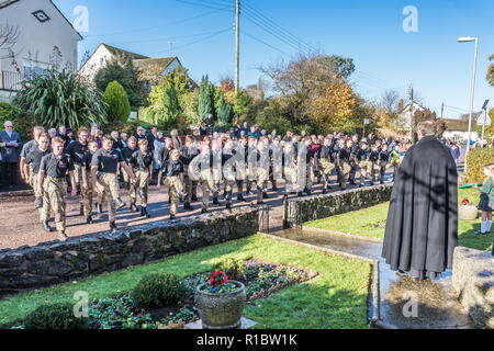 East Budleigh, East Devon, England. 11. November 2018, der Tag des Gedenkens an das Kriegerdenkmal. "Credit Peter Bowler/Alamy Leben Nachrichten' Stockfoto