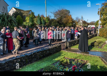 East Budleigh, East Devon, England. 11. November 2018, der Tag des Gedenkens an das Kriegerdenkmal. "Credit Peter Bowler/Alamy Leben Nachrichten' Stockfoto