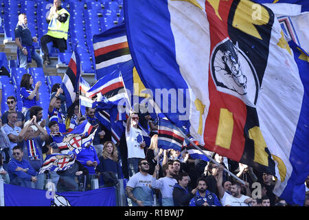 Rom, Italien. 11. Nov 2018. Sampdoria Unterstützer während der Serie ein Match zwischen Roma und Sampdoria im Stadio Olimpico, Rom, Italien Am 11. November 2018. Credit: Giuseppe Maffia/Alamy leben Nachrichten Stockfoto