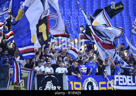 Rom, Italien. 11. Nov 2018. Sampdoria Unterstützer während der Serie ein Match zwischen Roma und Sampdoria im Stadio Olimpico, Rom, Italien Am 11. November 2018. Credit: Giuseppe Maffia/Alamy leben Nachrichten Stockfoto