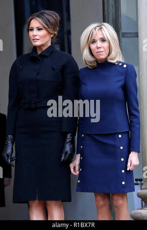 Paris, Frankreich. 10 Nov, 2018. Brigitte Längestrich erhält Melania Trump im Elysée-palast. Paris, 10.11.2018 | Verwendung der weltweiten Kredit: dpa/Alamy leben Nachrichten Stockfoto