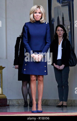 Paris, Frankreich. 10 Nov, 2018. Brigitte Längestrich erhält Melania Trump im Elysée-palast. Paris, 10.11.2018 | Verwendung der weltweiten Kredit: dpa/Alamy leben Nachrichten Stockfoto