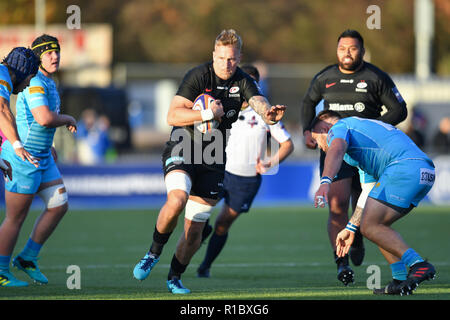 London, Großbritannien. 11. Nov 2018. Christian Richter der Sarazenen ist während der Premiership Rugby Cup Runde 3 Match zwischen Sarazenen und Worcester Warriors bei Allianz Park am Sonntag, den 11. November 2018 in Angriff genommen. LONDON ENGLAND. (Nur redaktionelle Nutzung, eine Lizenz für die gewerbliche Nutzung erforderlich. Keine Verwendung in Wetten, Spiele oder einer einzelnen Verein/Liga/player Publikationen.) Credit: Taka Wu/Alamy leben Nachrichten Stockfoto