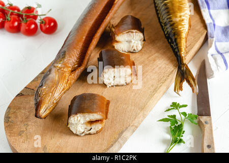 Geräucherter Aal bereit zu essen. Leckeren frisch zubereiteten Meeresfrüchte. Stockfoto