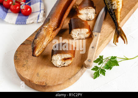 Geräucherter Aal bereit zu essen. Leckeren frisch zubereiteten Meeresfrüchte. Stockfoto