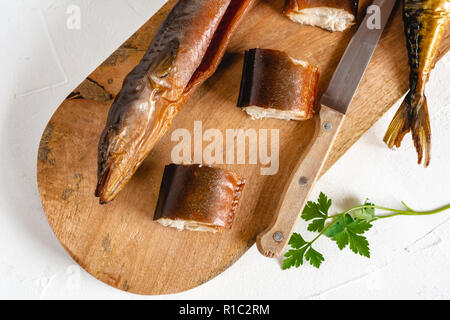 Geräucherter Aal bereit zu essen. Leckeren frisch zubereiteten Meeresfrüchte. Stockfoto