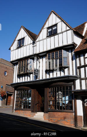 Tissiman's, High Street, Bishops Stortford, Hertfordshire, ist ein Holz gerahmt Gebäude. Es ist die früheste Gebäude seiner Art in der Stadt. Stockfoto
